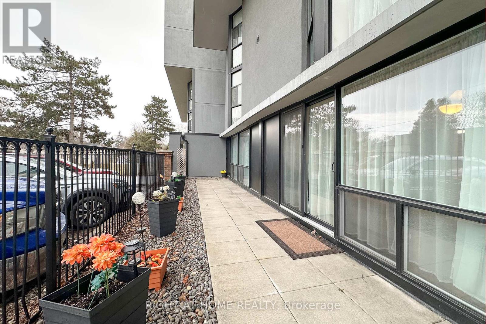 Property at 110 - 454 CENTRE STREET S image 4