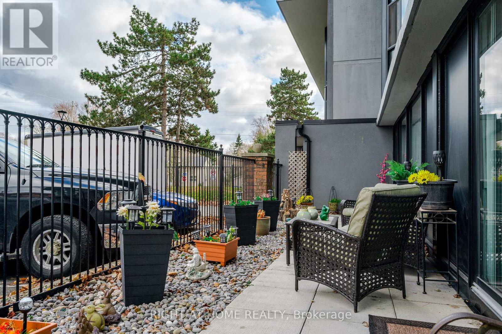Property at 110 - 454 CENTRE STREET S image 5