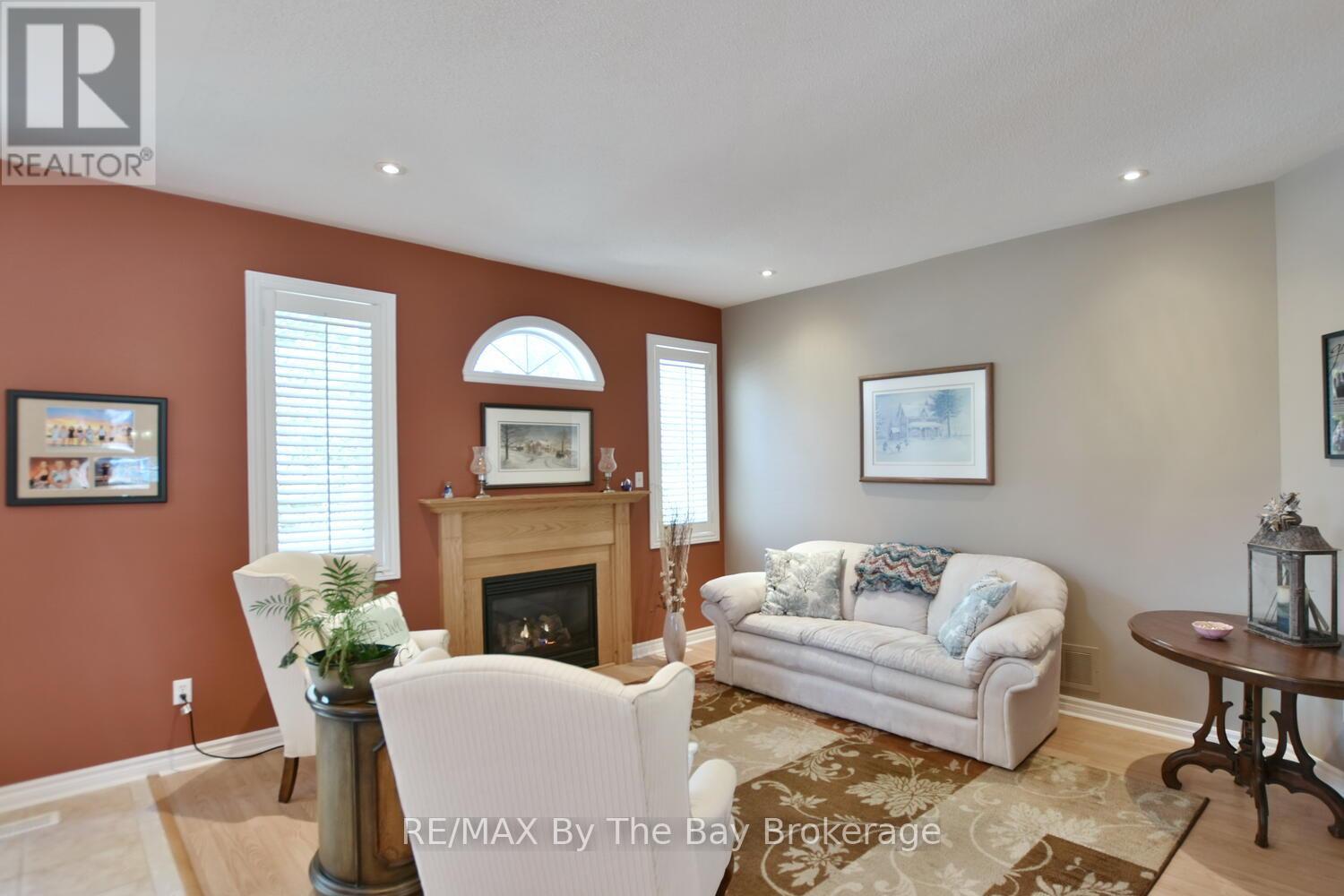 55 Oriole Crescent, Wasaga Beach, Ontario  L9Z 1A8 - Photo 10 - S12058609