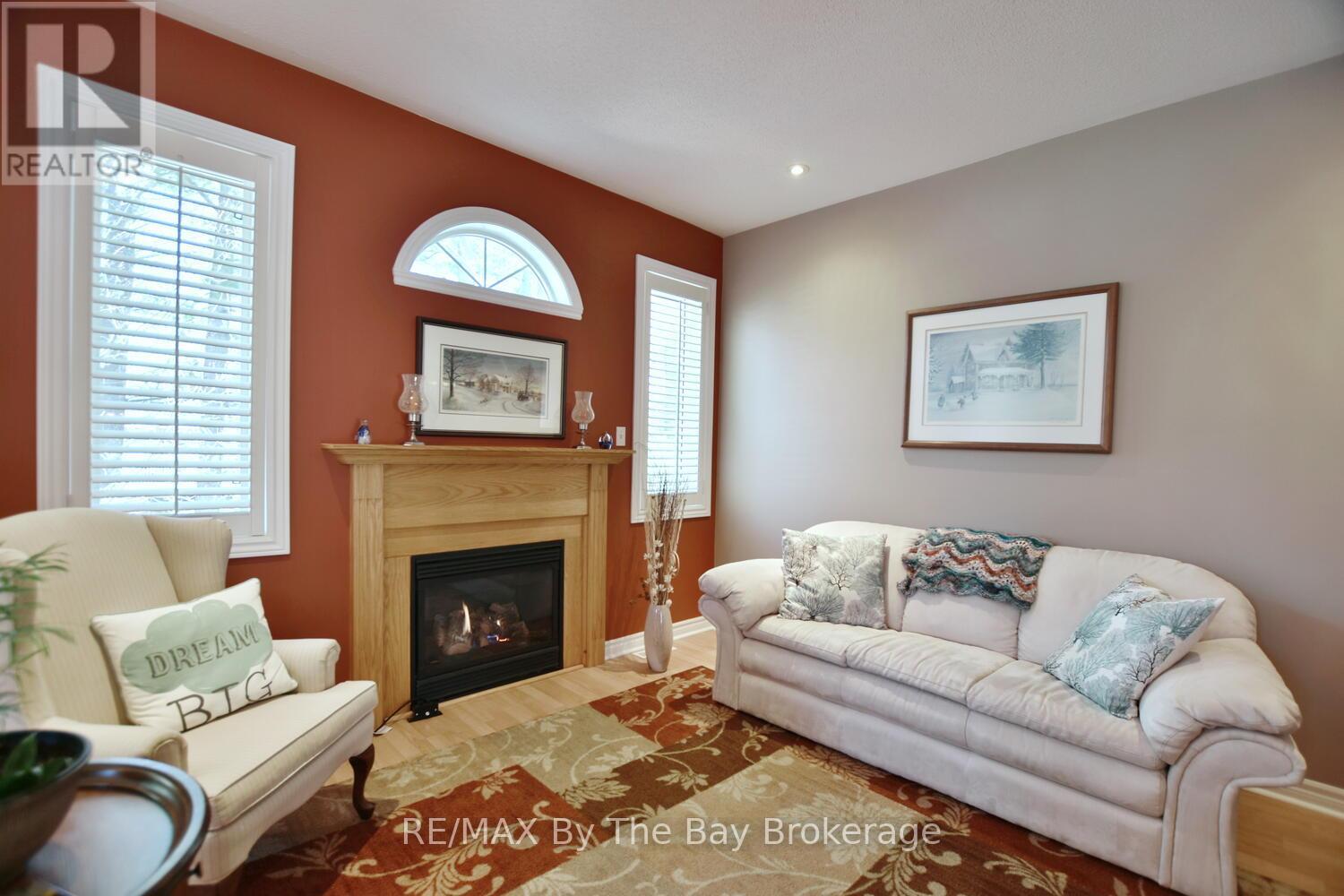 55 Oriole Crescent, Wasaga Beach, Ontario  L9Z 1A8 - Photo 12 - S12058609