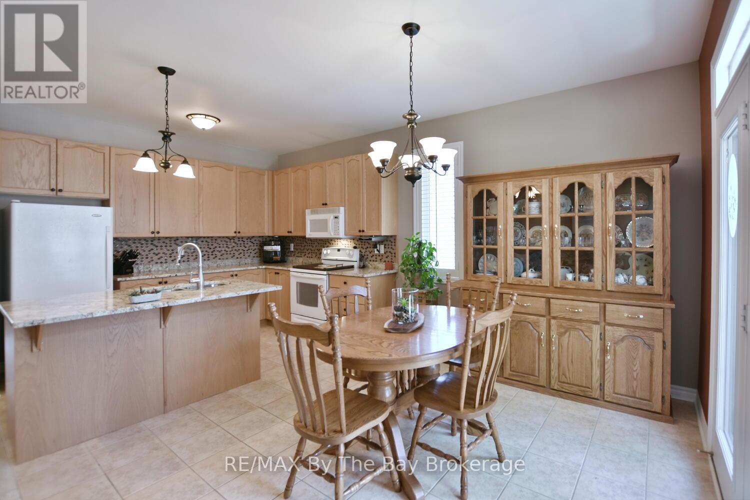 55 Oriole Crescent, Wasaga Beach, Ontario  L9Z 1A8 - Photo 13 - S12058609
