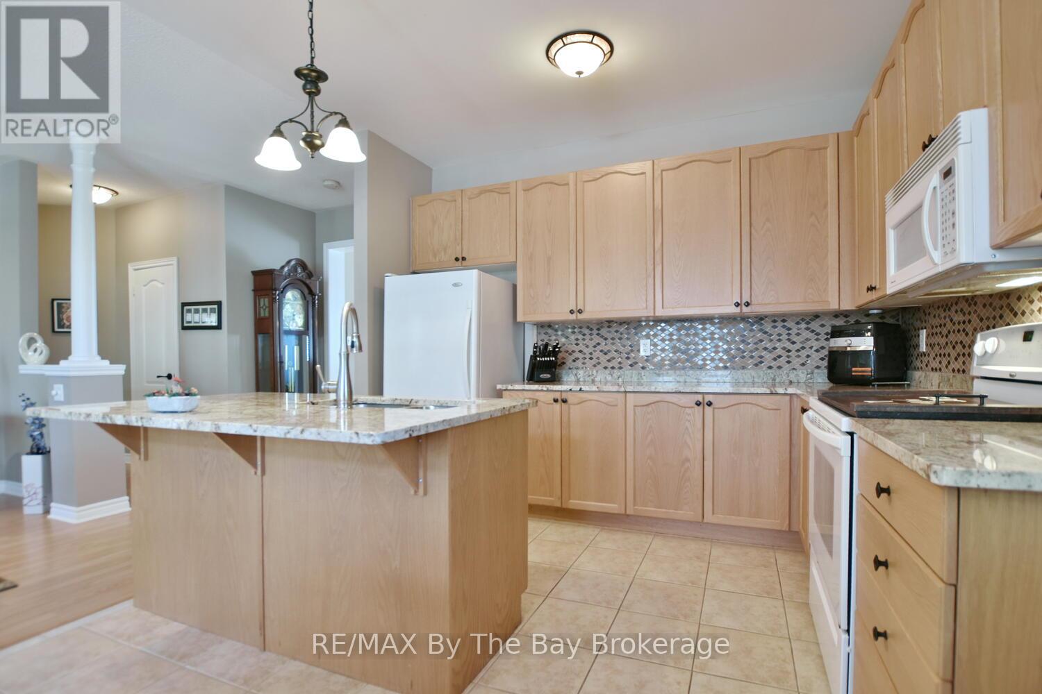 55 Oriole Crescent, Wasaga Beach, Ontario  L9Z 1A8 - Photo 15 - S12058609