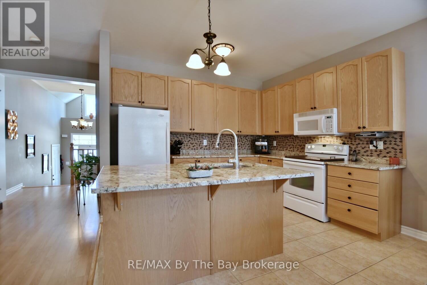 55 Oriole Crescent, Wasaga Beach, Ontario  L9Z 1A8 - Photo 16 - S12058609