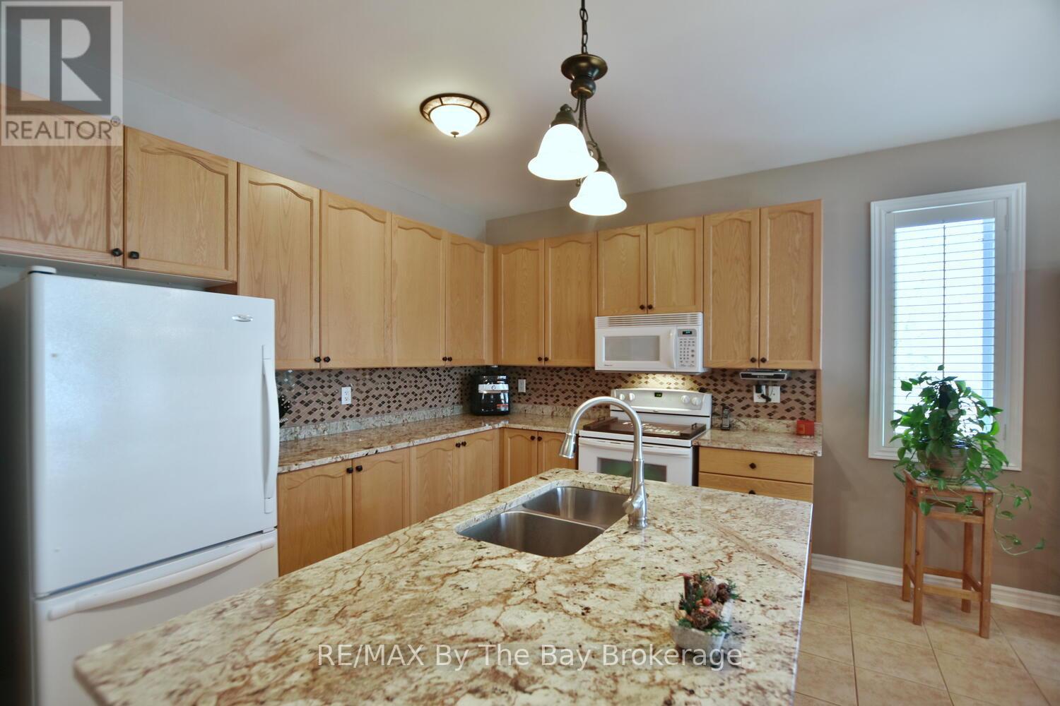 55 Oriole Crescent, Wasaga Beach, Ontario  L9Z 1A8 - Photo 17 - S12058609