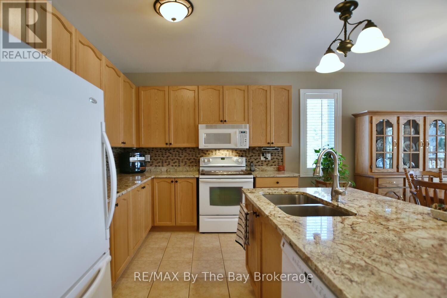 55 Oriole Crescent, Wasaga Beach, Ontario  L9Z 1A8 - Photo 18 - S12058609
