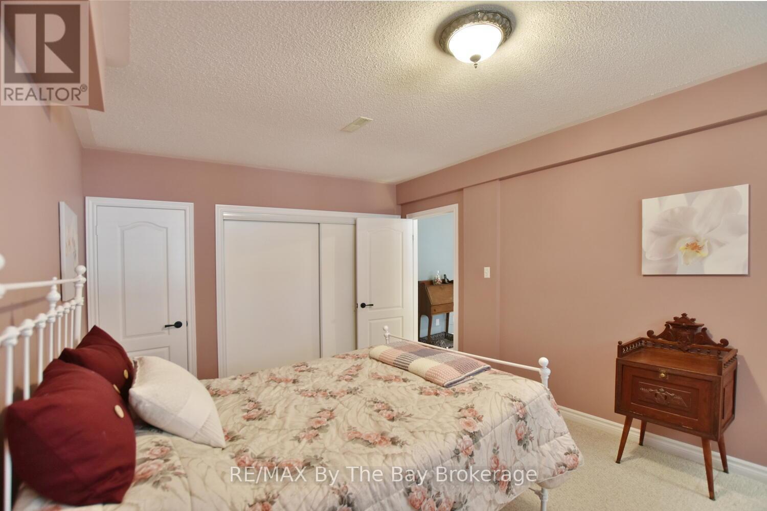 55 Oriole Crescent, Wasaga Beach, Ontario  L9Z 1A8 - Photo 34 - S12058609