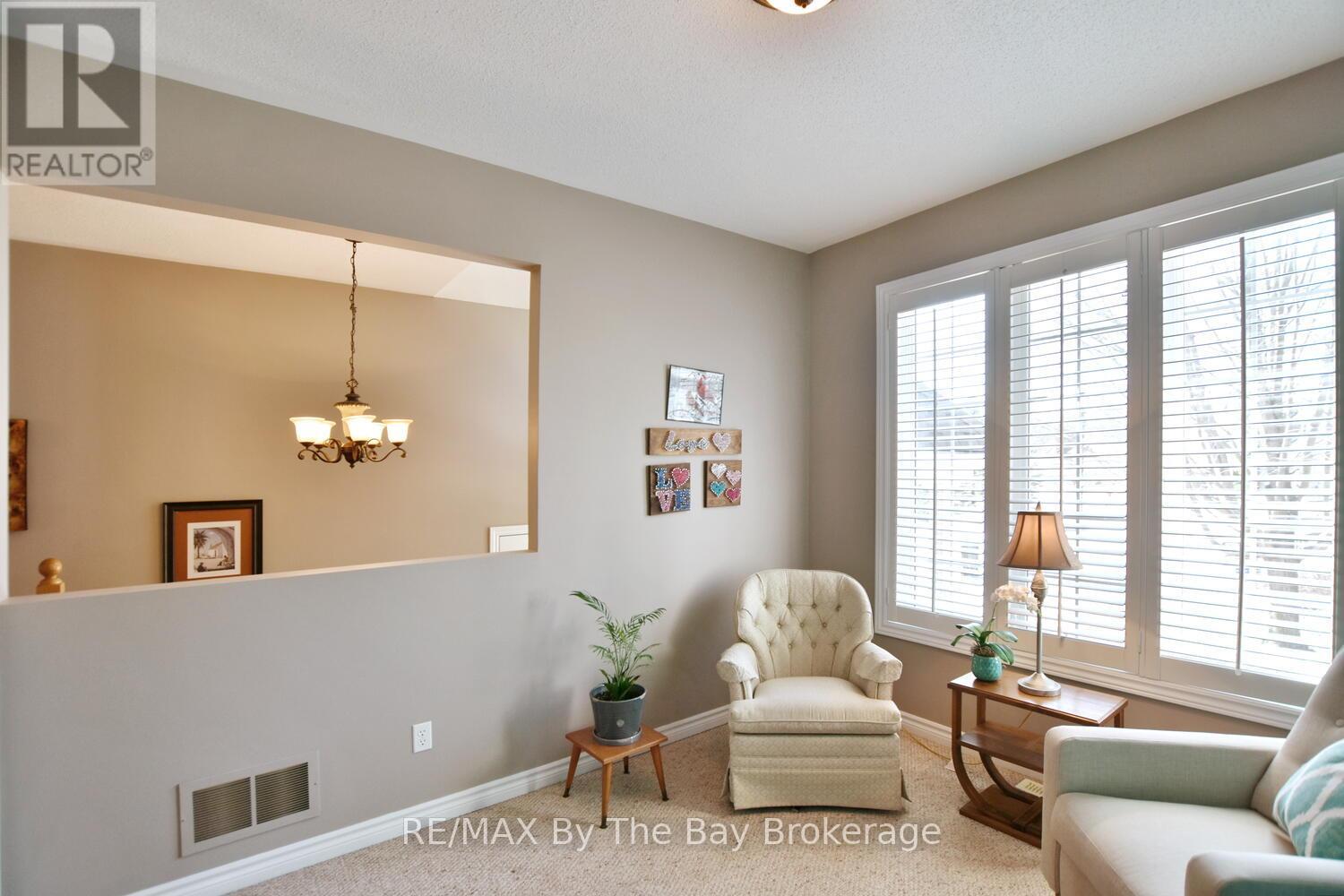 55 Oriole Crescent, Wasaga Beach, Ontario  L9Z 1A8 - Photo 6 - S12058609