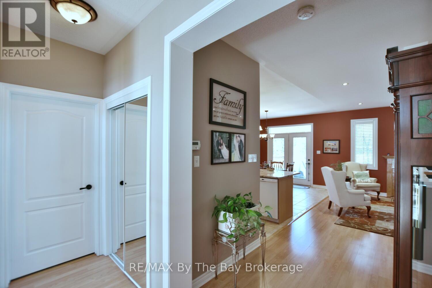 55 Oriole Crescent, Wasaga Beach, Ontario  L9Z 1A8 - Photo 9 - S12058609