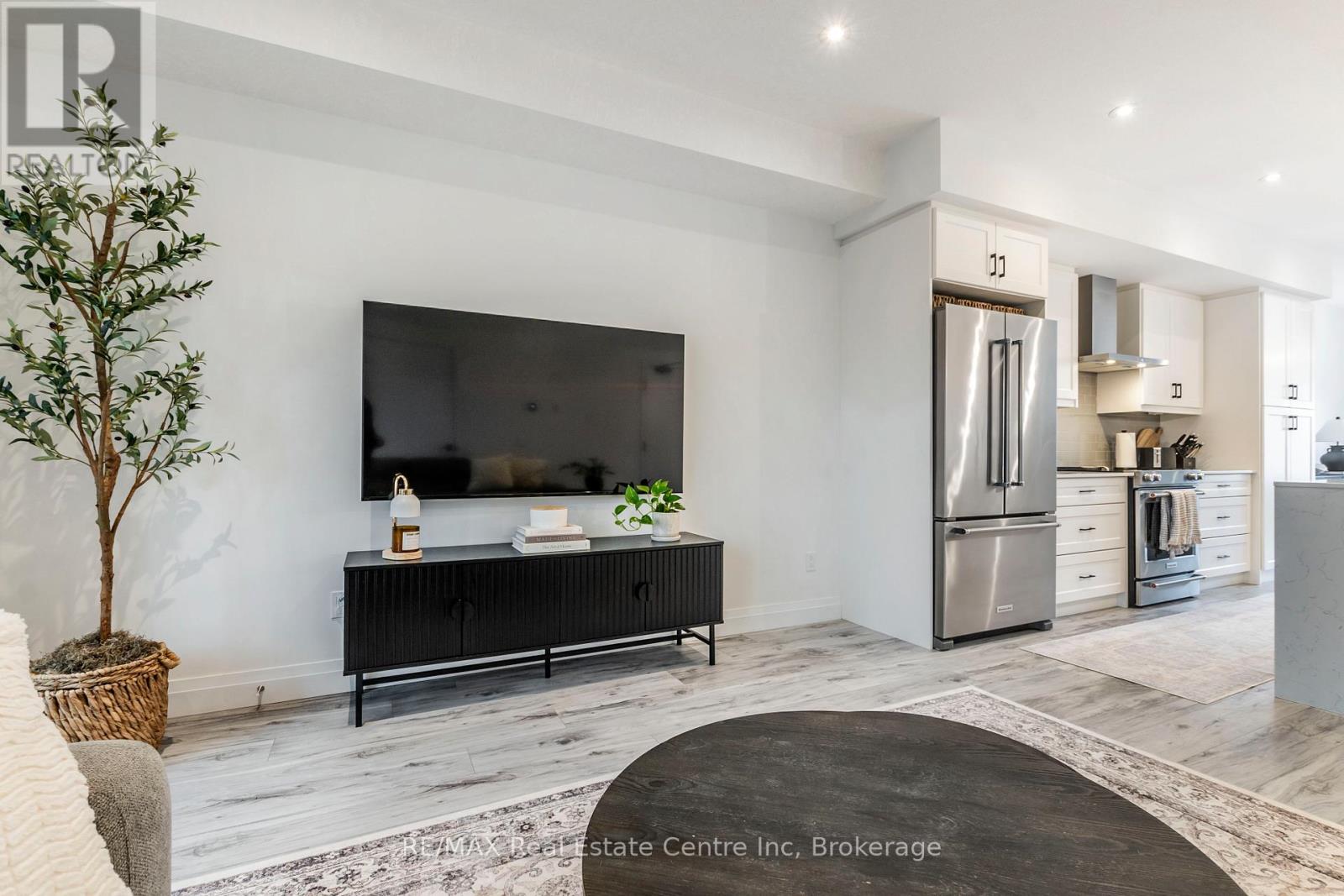 59 Lily Lane, Guelph, Ontario  N1L 0R2 - Photo 4 - X12058641