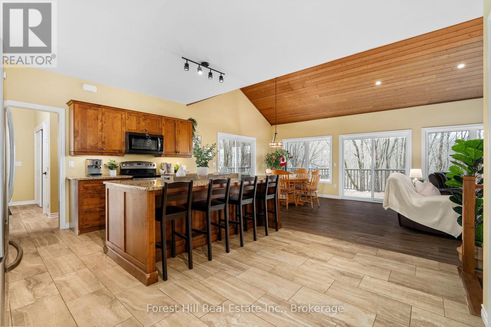 253 Ridgeview Road, Dysart Et Al, Ontario  K0M 1S0 - Photo 7 - X12058719