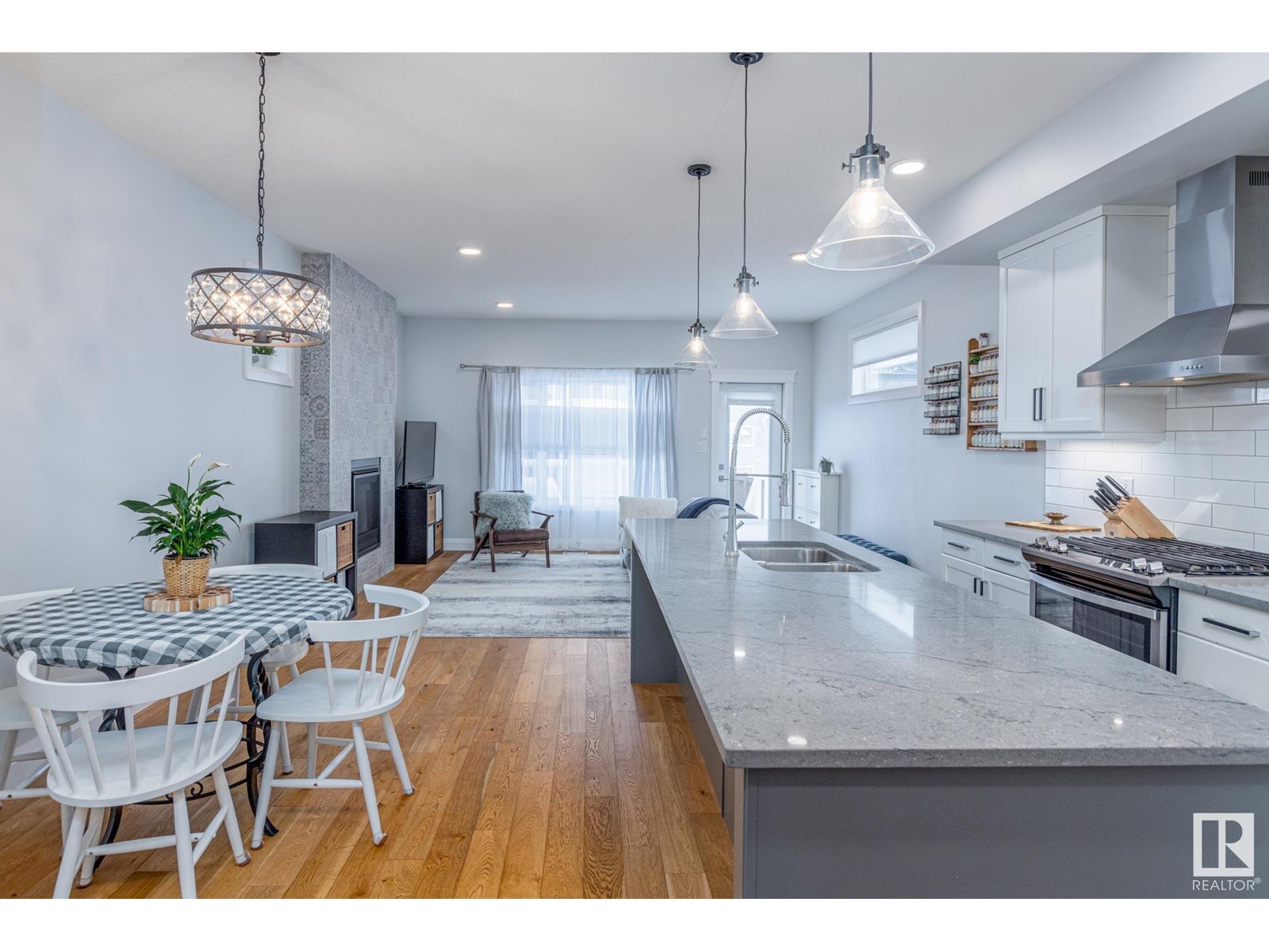 Property at 8534 81 AV NW image 3