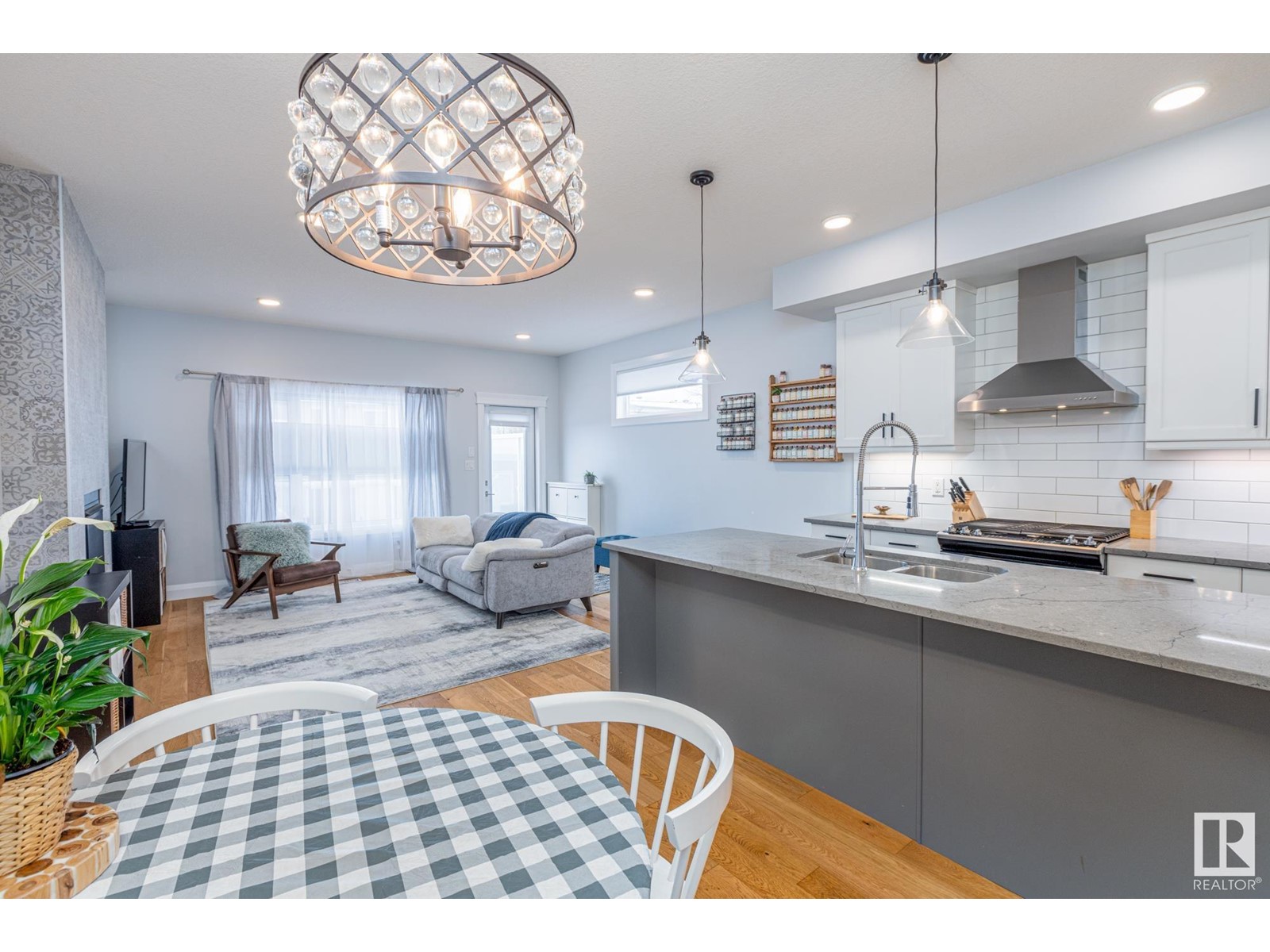 Property at 8534 81 AV NW image 4