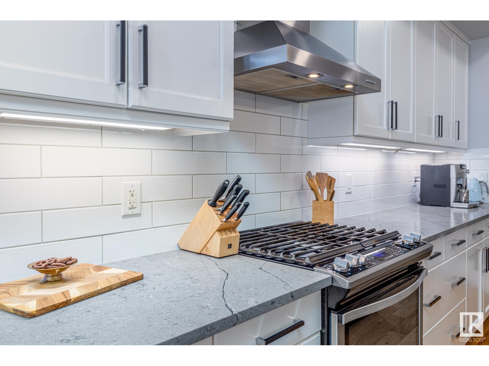 Property at 8534 81 AV NW image 5
