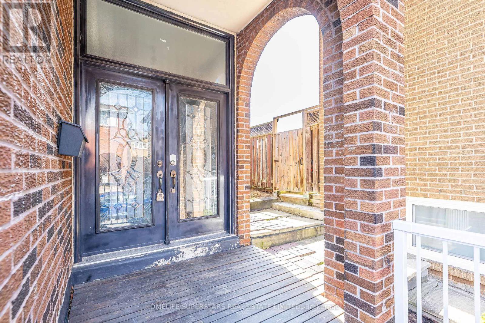 Property at 13 THISTLE DOWN BOULEVARD W image 3