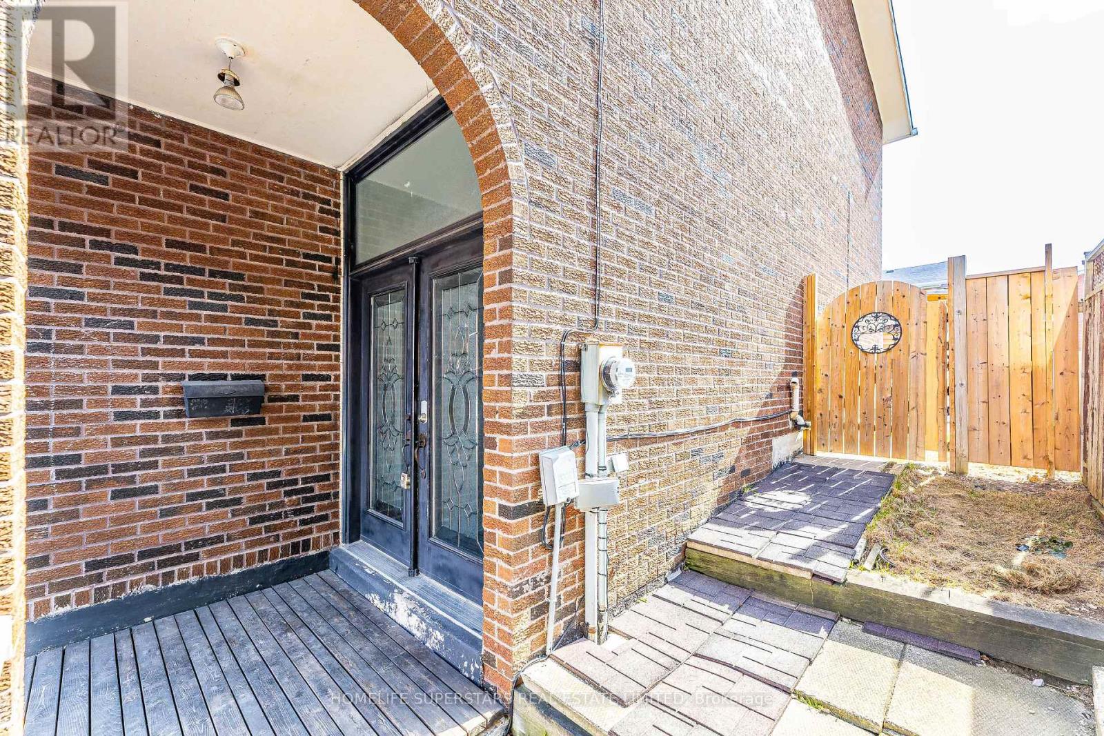 Property at 13 THISTLE DOWN BOULEVARD W image 4