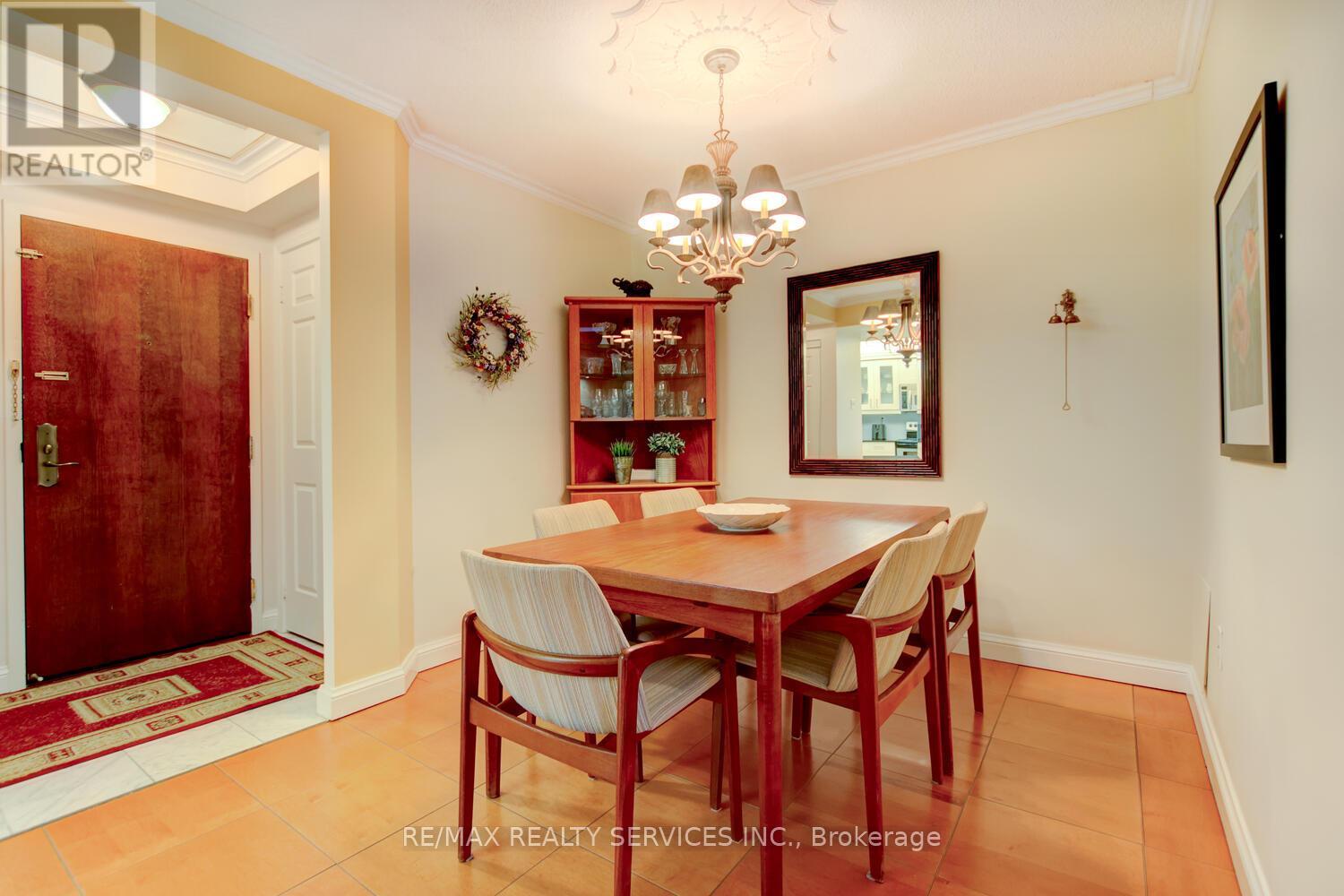 205 - 22 Hanover Road, Brampton, Ontario  L6S 5K7 - Photo 10 - W12058701