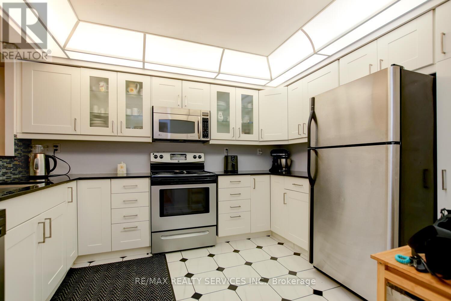 205 - 22 Hanover Road, Brampton, Ontario  L6S 5K7 - Photo 12 - W12058701