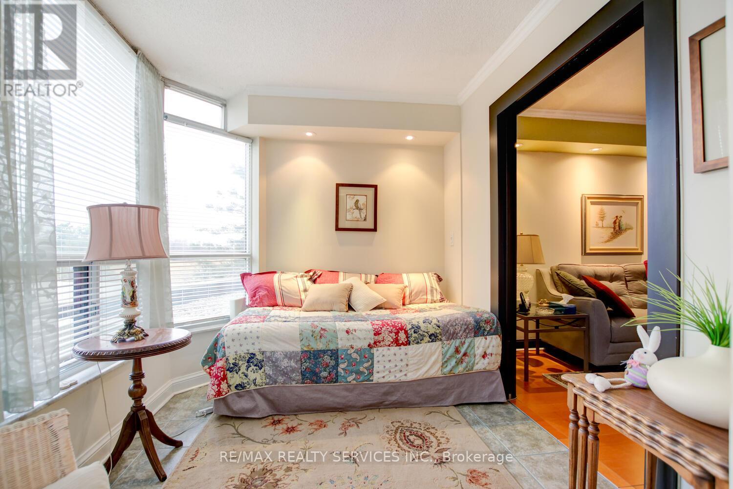 205 - 22 Hanover Road, Brampton, Ontario  L6S 5K7 - Photo 21 - W12058701