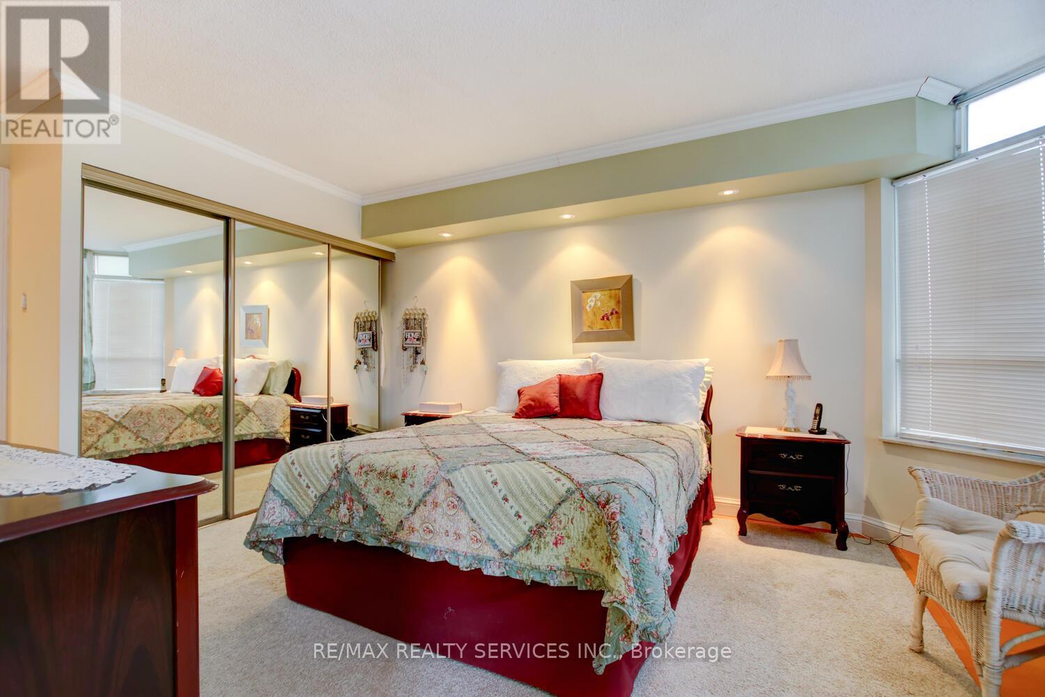 205 - 22 Hanover Road, Brampton, Ontario  L6S 5K7 - Photo 23 - W12058701