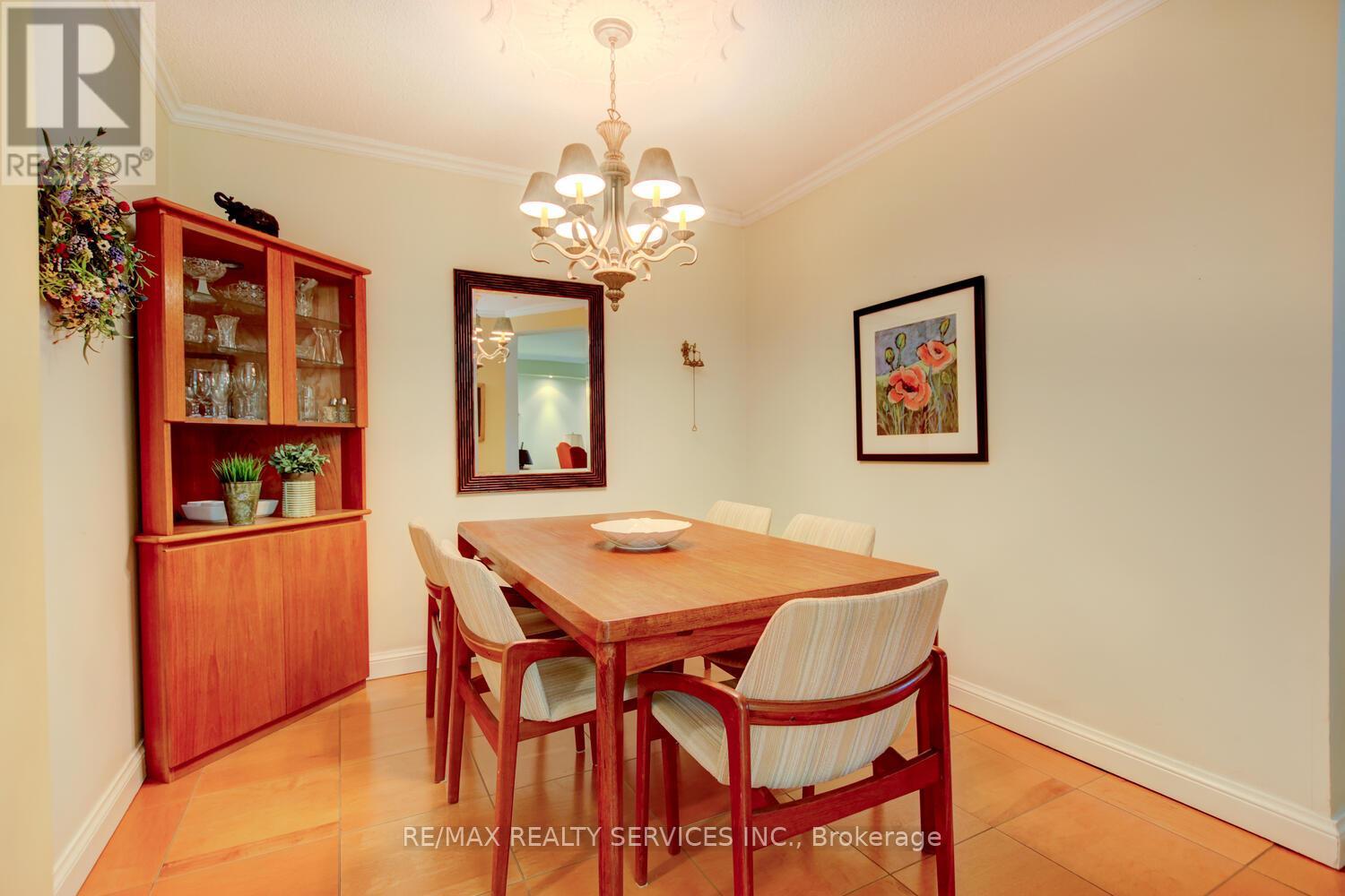 205 - 22 Hanover Road, Brampton, Ontario  L6S 5K7 - Photo 9 - W12058701