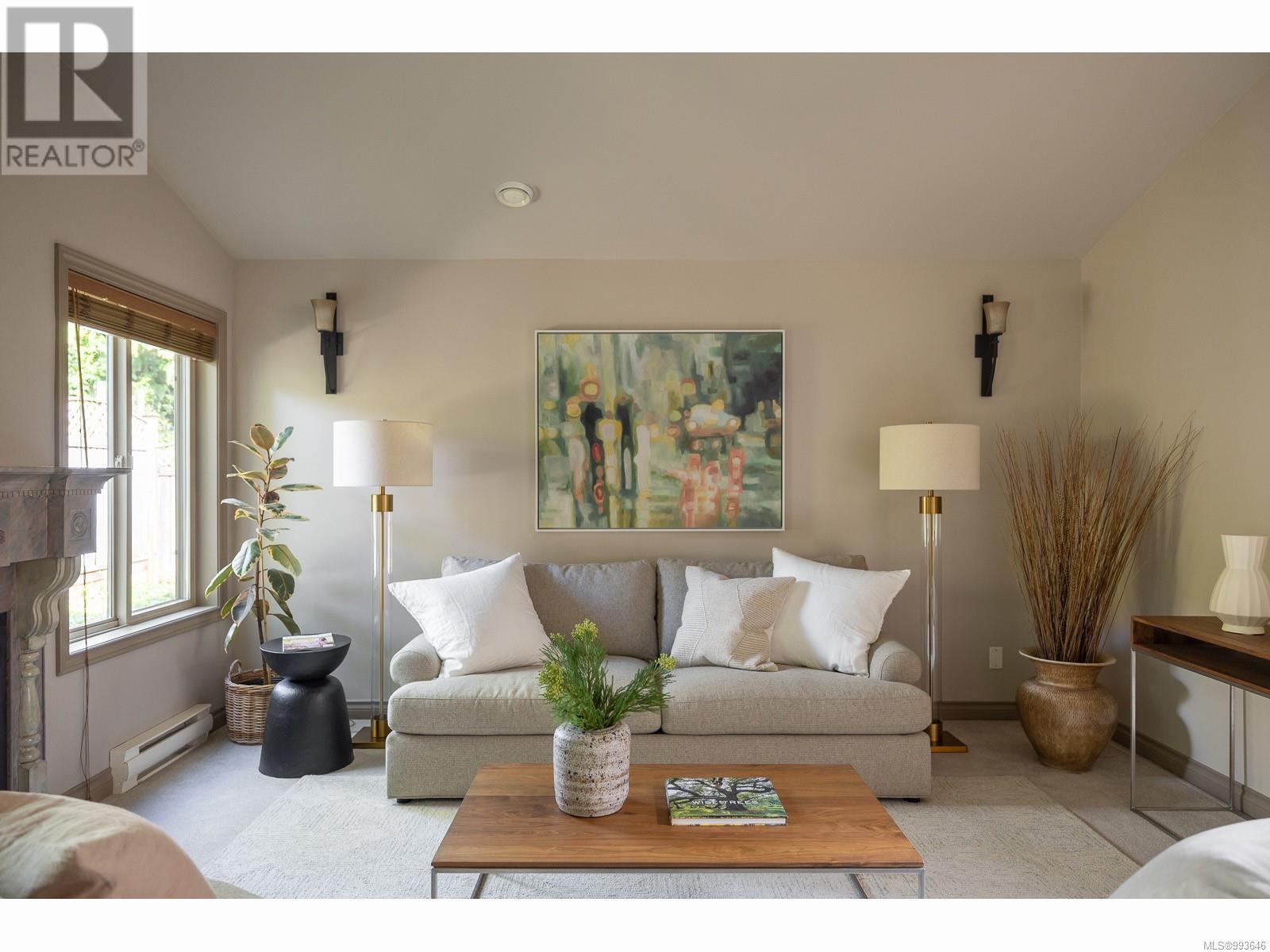 Property at 585 HAZELWOOD Pl image 3