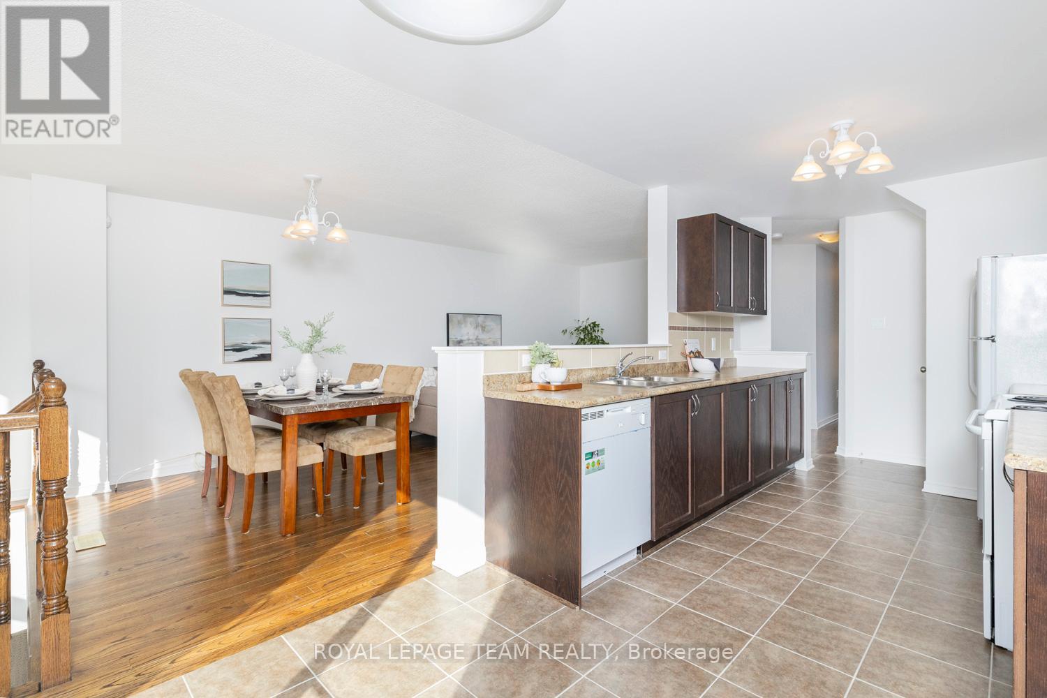 209 Macoun Circle, Ottawa, Ontario  K1T 0H9 - Photo 12 - X12058884