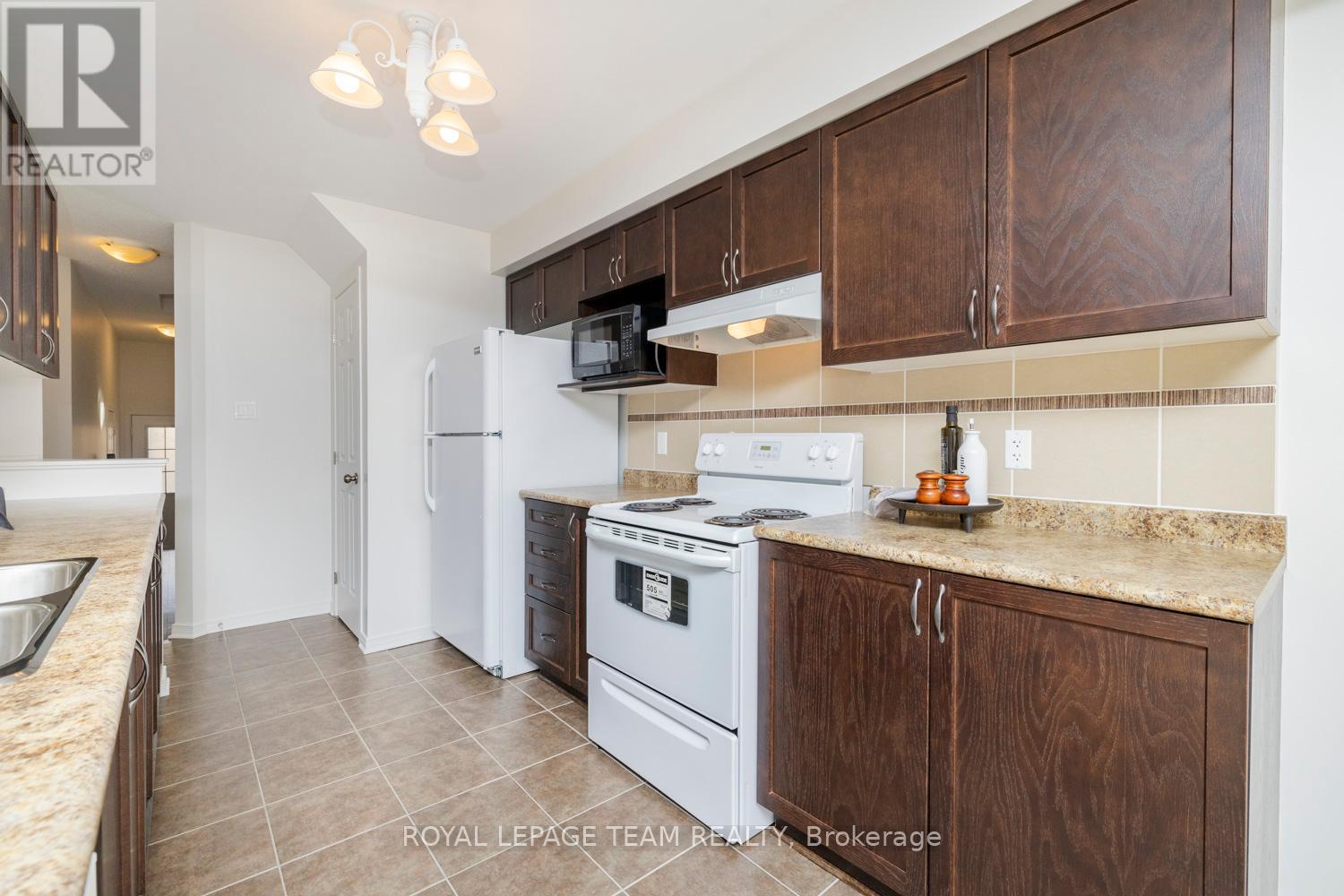 209 Macoun Circle, Ottawa, Ontario  K1T 0H9 - Photo 13 - X12058884