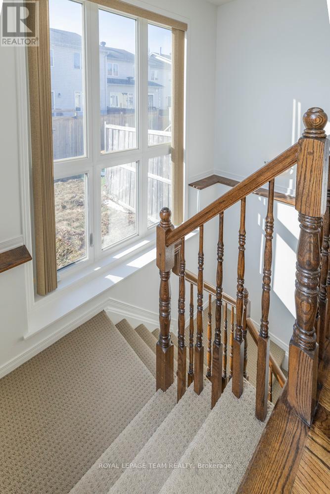 209 Macoun Circle, Ottawa, Ontario  K1T 0H9 - Photo 25 - X12058884