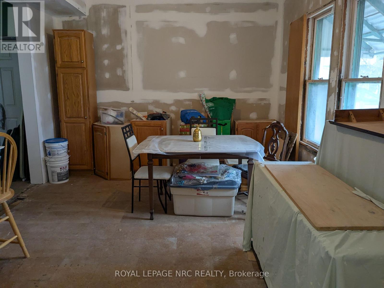 4742 Epworth Circle, Niagara Falls, Ontario  L2E 1C9 - Photo 5 - X12059001