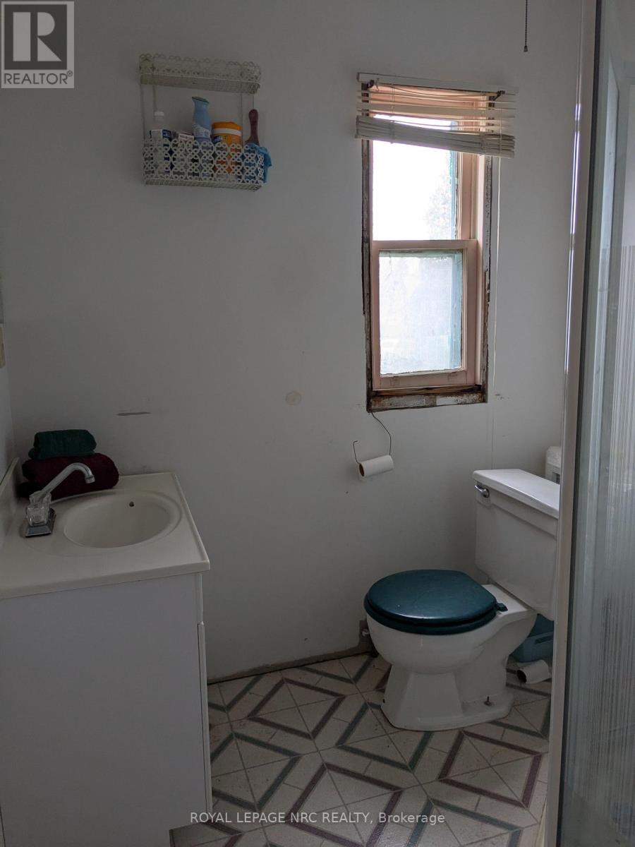 4742 Epworth Circle, Niagara Falls, Ontario  L2E 1C9 - Photo 9 - X12059001