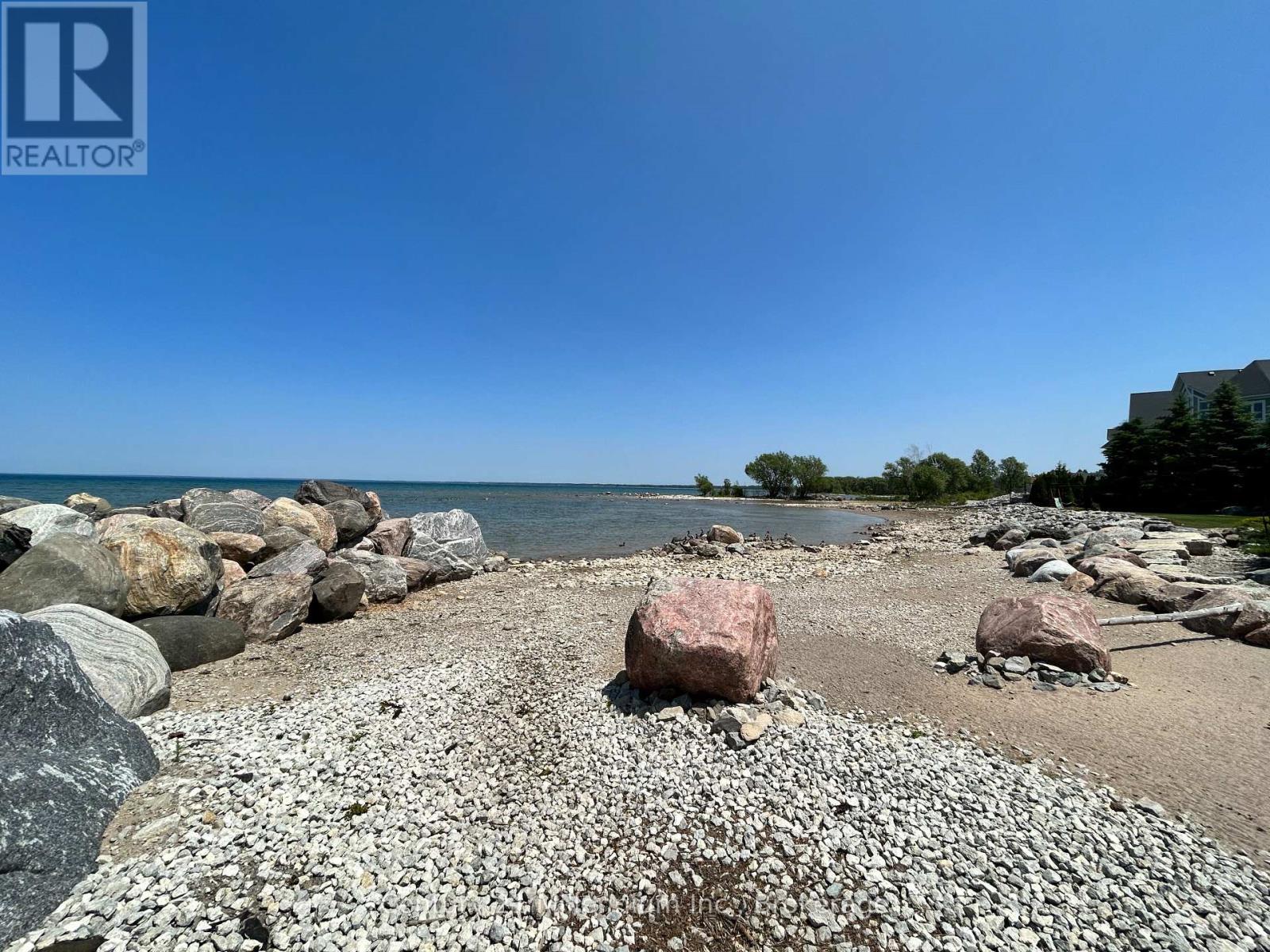 8 Bayview Avenue, Wasaga Beach, Ontario  L9Z 2Y6 - Photo 4 - S12058819