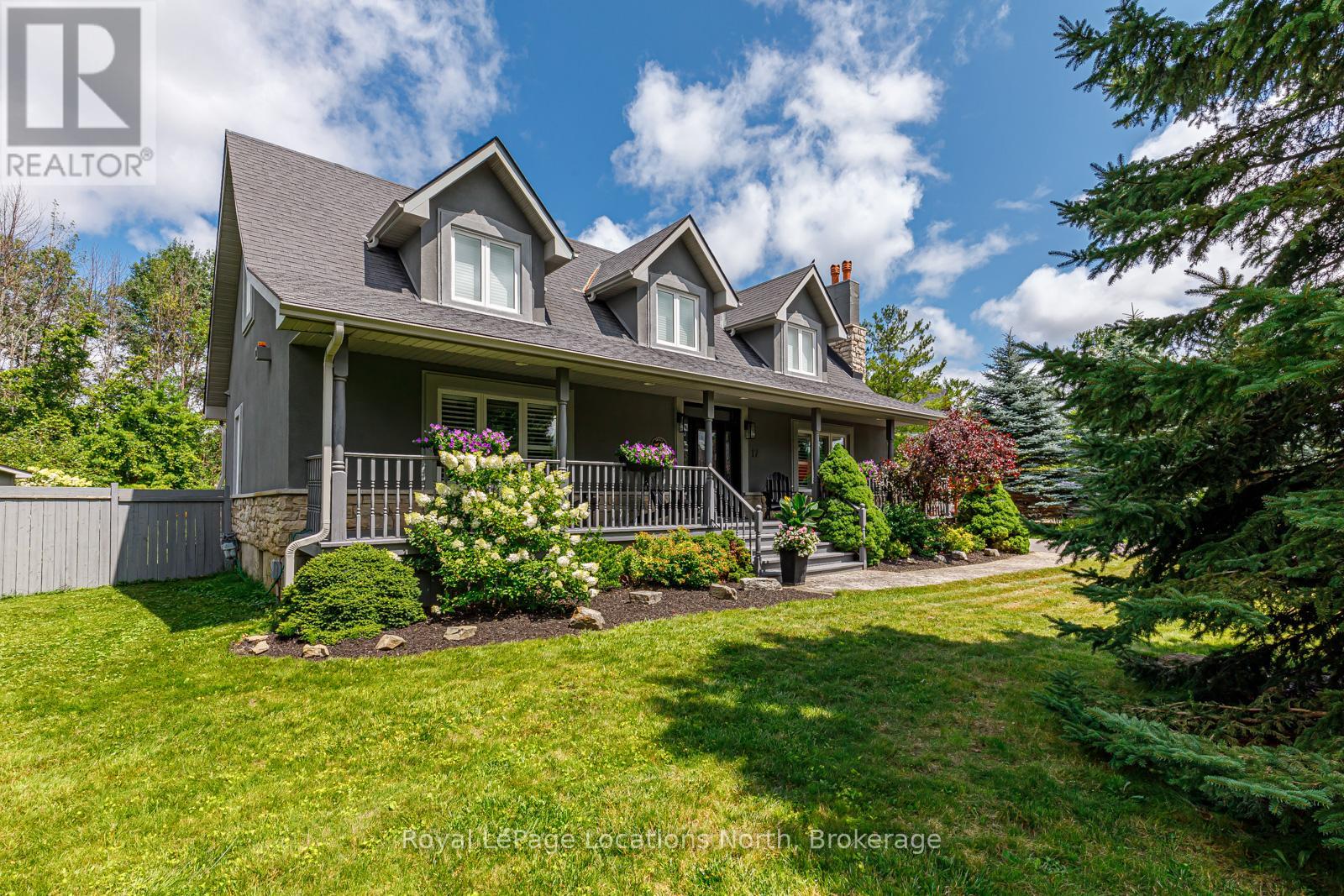 Property at 17 TRAILS END image 2