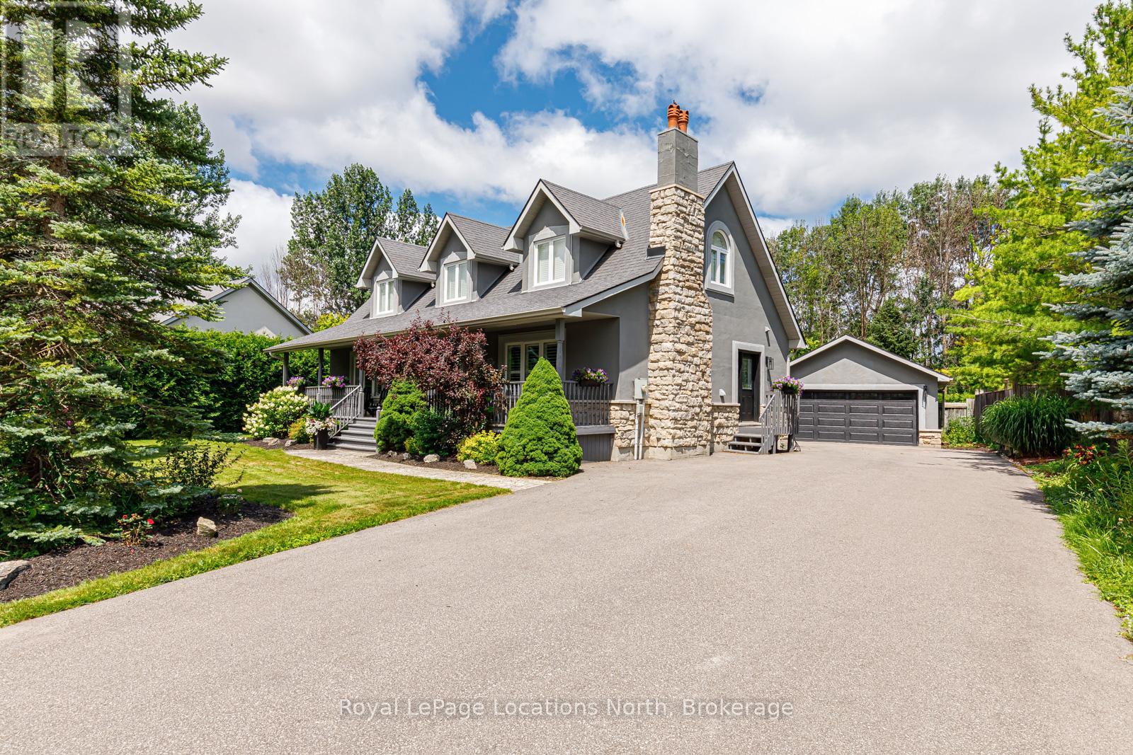 Property at 17 TRAILS END image 3