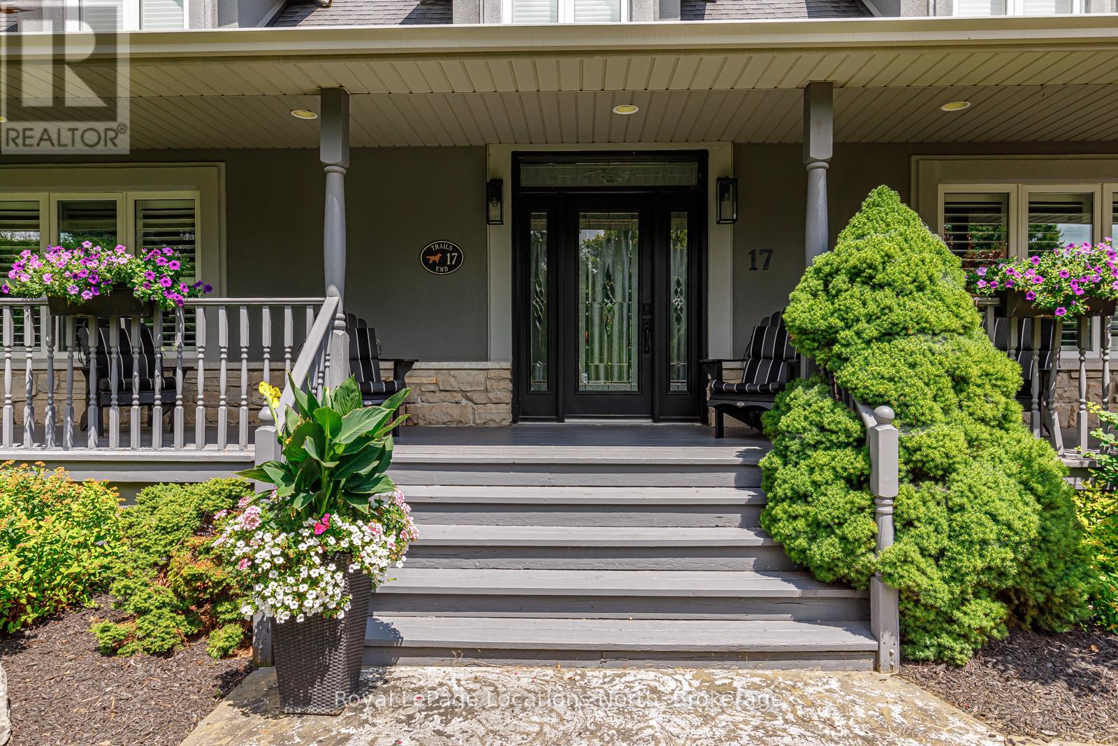 Property at 17 TRAILS END image 4