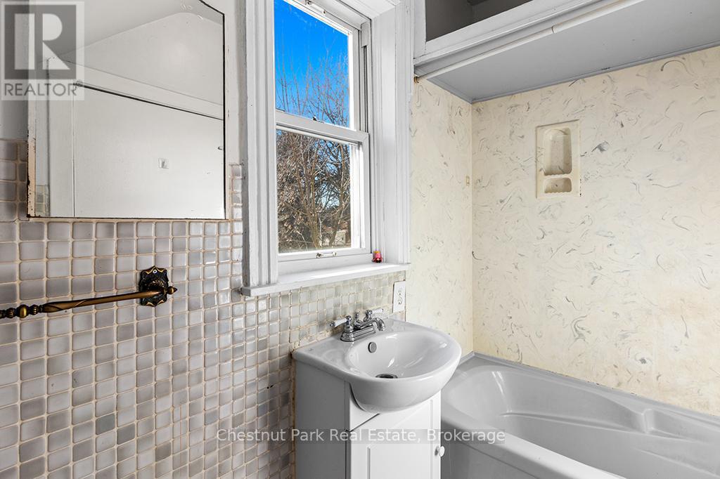 1068 2nd Avenue W, Owen Sound, Ontario  N4K 4M9 - Photo 27 - X12058986