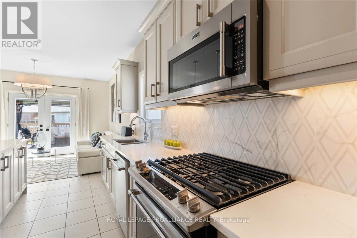 11 Gilbert Crescent, Prince Edward County, Ontario  K0K 3L0 - Photo 15 - X12058840
