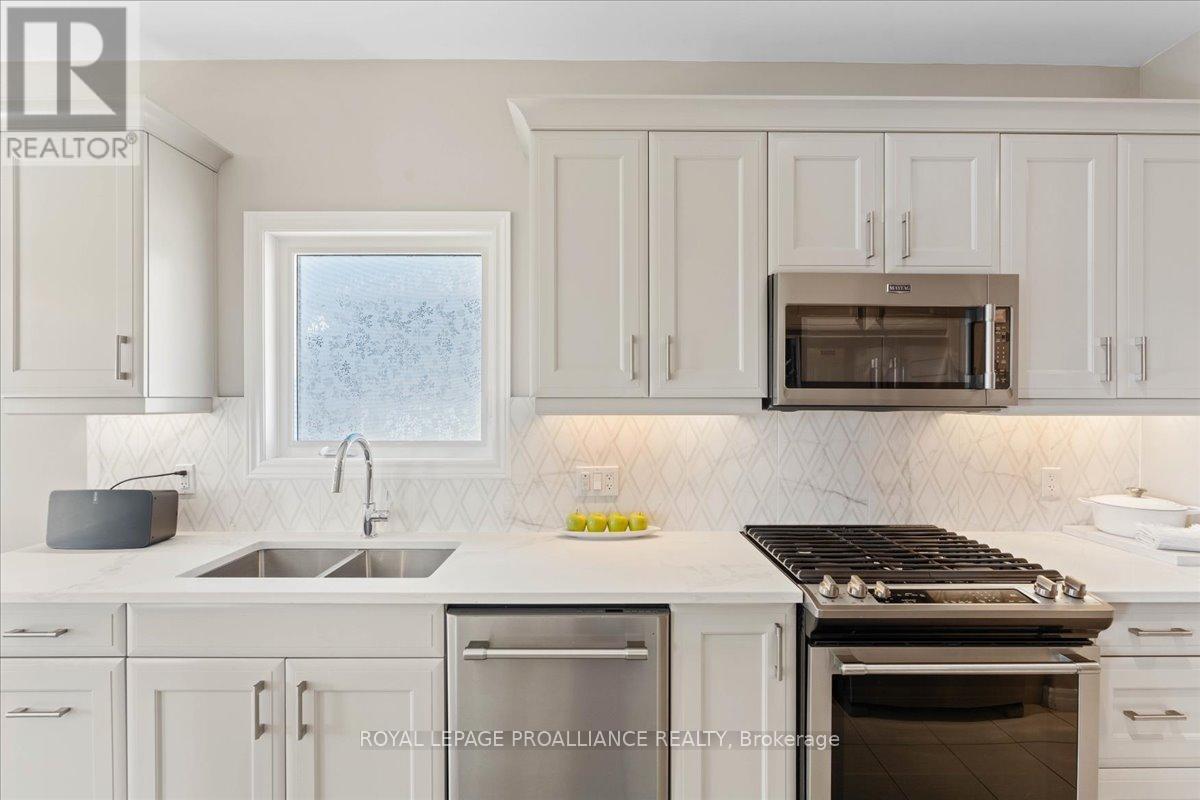 11 Gilbert Crescent, Prince Edward County, Ontario  K0K 3L0 - Photo 17 - X12058840