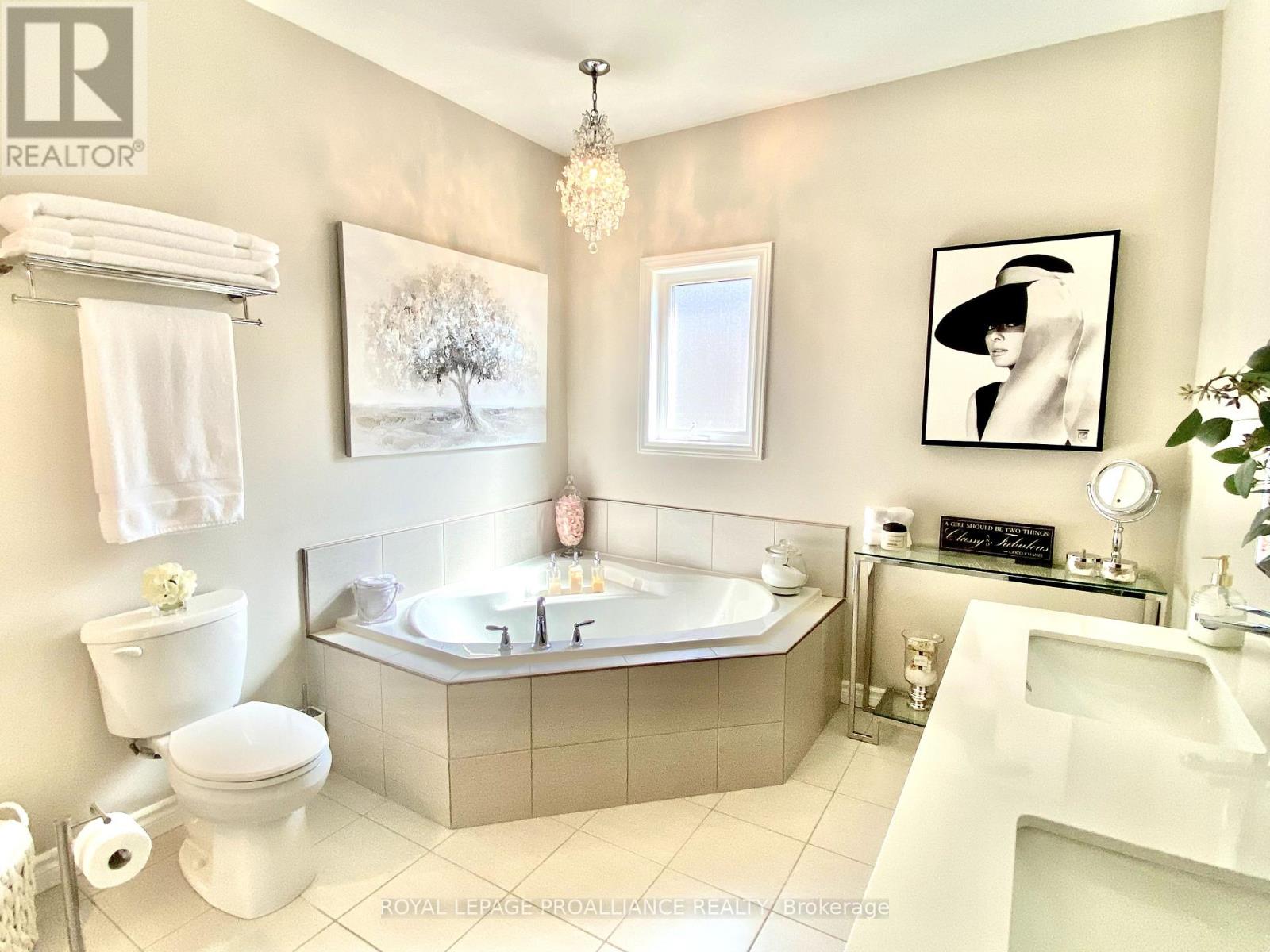 11 Gilbert Crescent, Prince Edward County, Ontario  K0K 3L0 - Photo 26 - X12058840