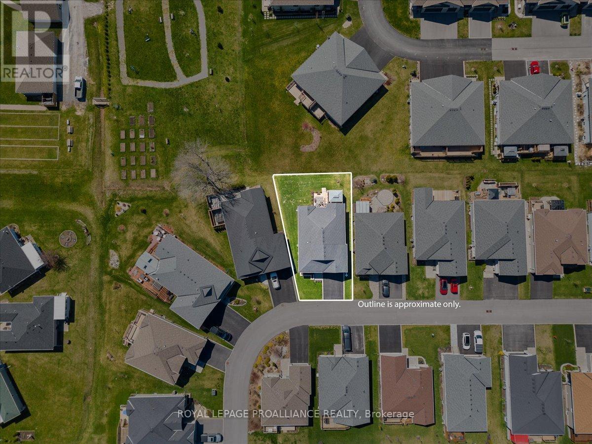 11 Gilbert Crescent, Prince Edward County, Ontario  K0K 3L0 - Photo 38 - X12058840