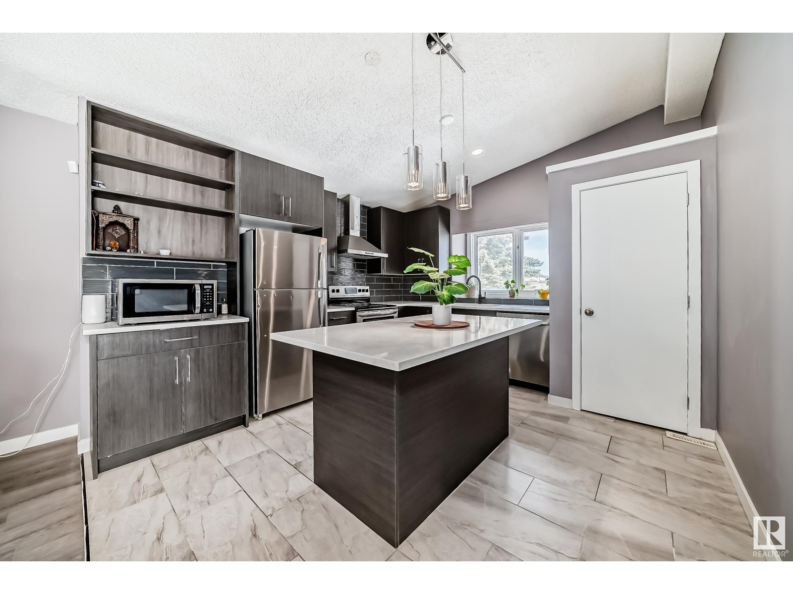 Property at 1135 35 ST NW image 4