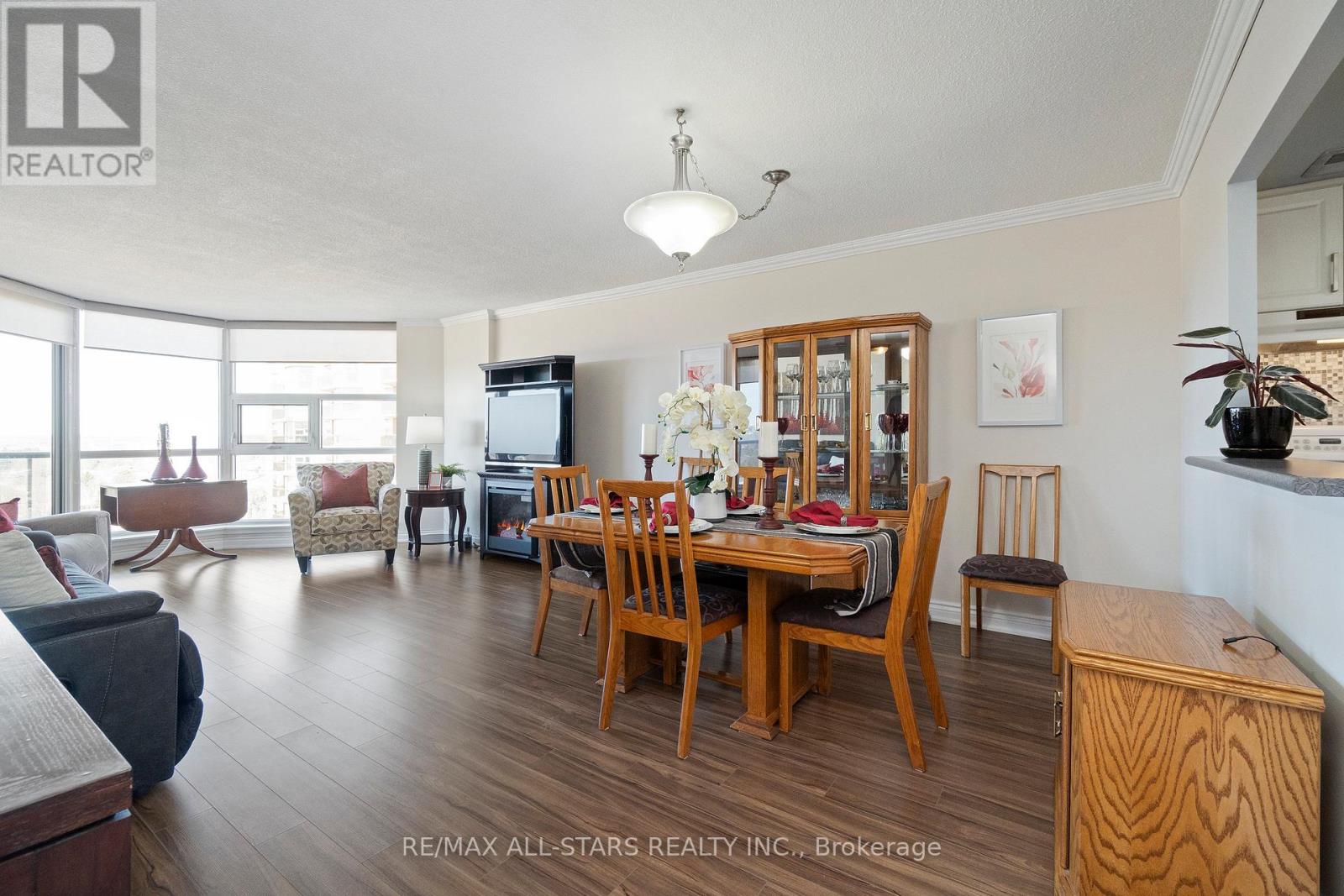 Property at 1016 - 20 DEAN PARK ROAD image 3