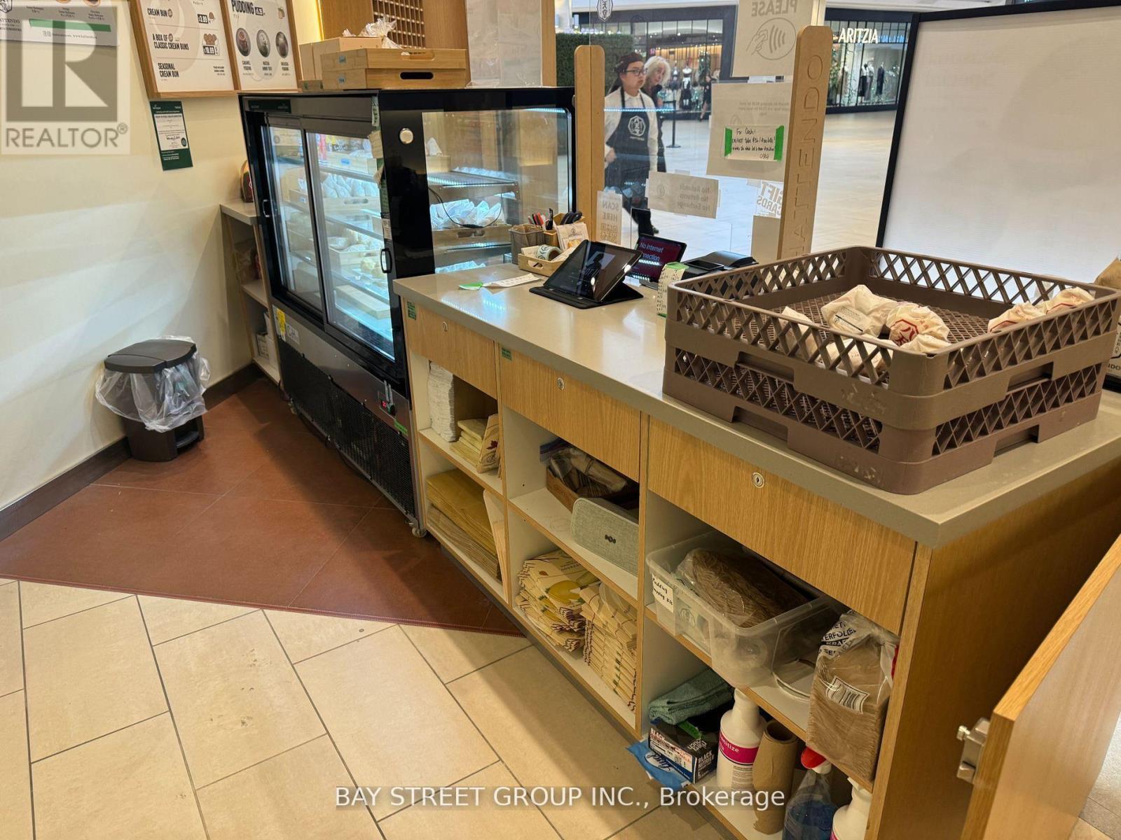 E018 - 9350 Yonge Street, Richmond Hill, Ontario  L4C 5G2 - Photo 3 - N12058807