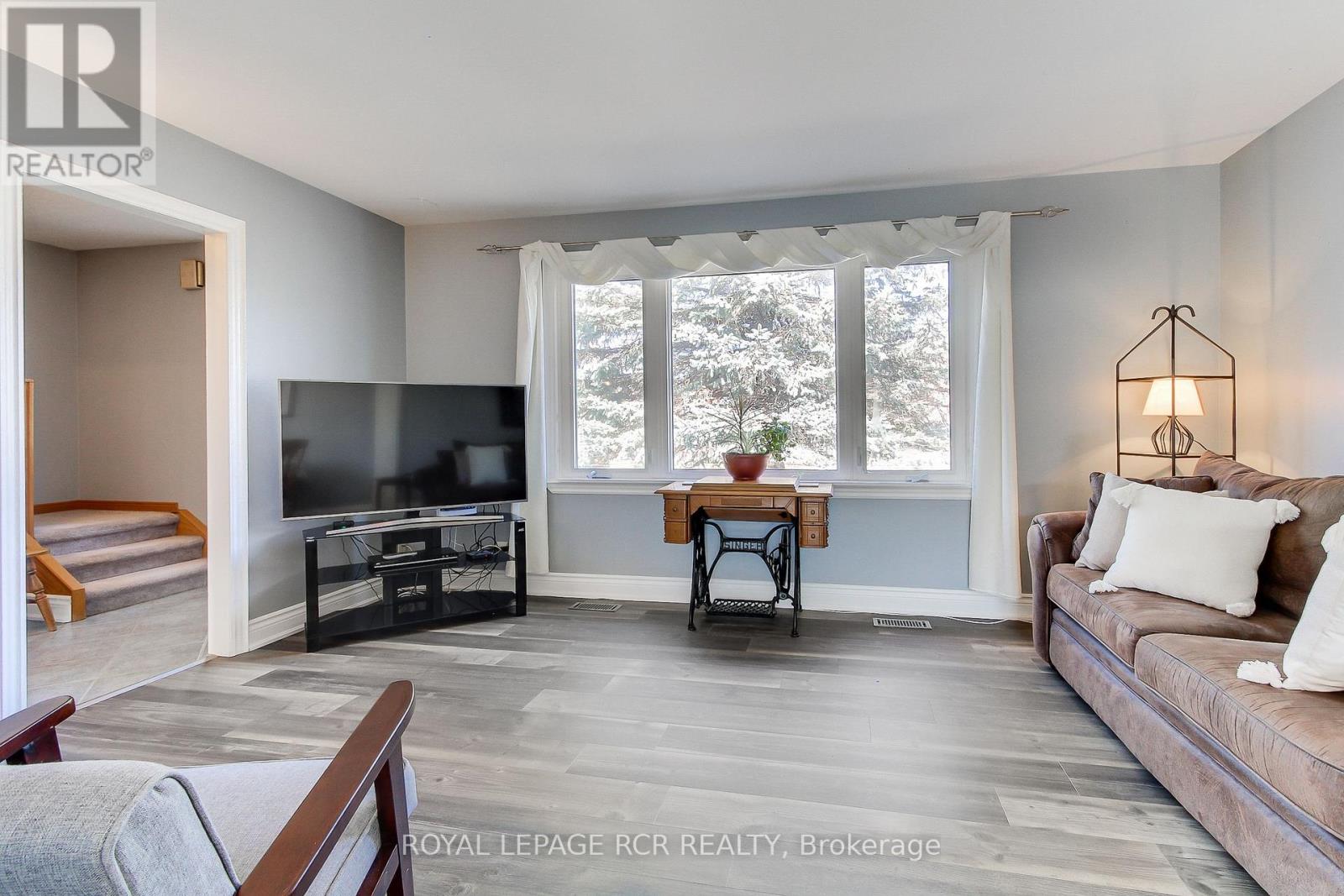6 Buce Avenue, Bradford West Gwillimbury, Ontario  L3Z 2C4 - Photo 10 - N12058962
