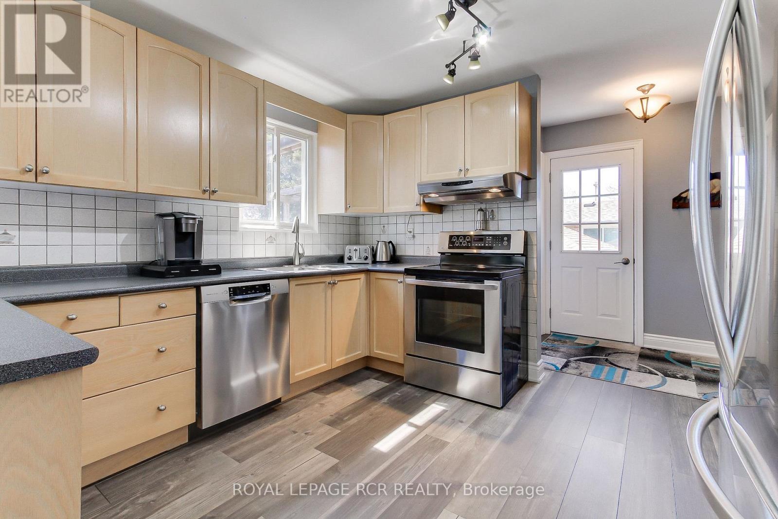 6 Buce Avenue, Bradford West Gwillimbury, Ontario  L3Z 2C4 - Photo 12 - N12058962