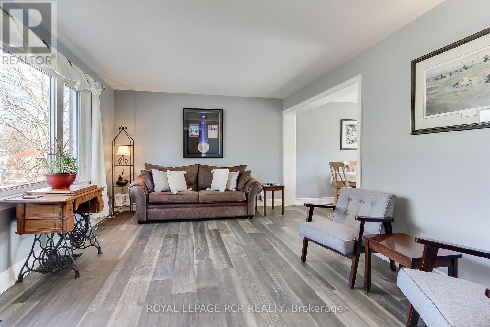 6 Buce Avenue, Bradford West Gwillimbury, Ontario  L3Z 2C4 - Photo 9 - N12058962