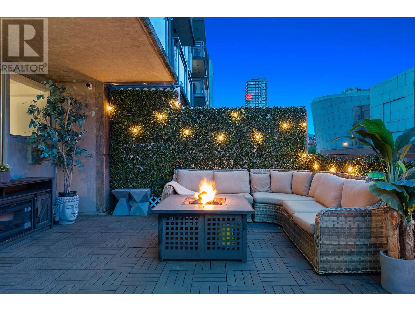 312 555 Abbott Street, Vancouver, British Columbia  V6B 6B8 - Photo 2 - R2985650