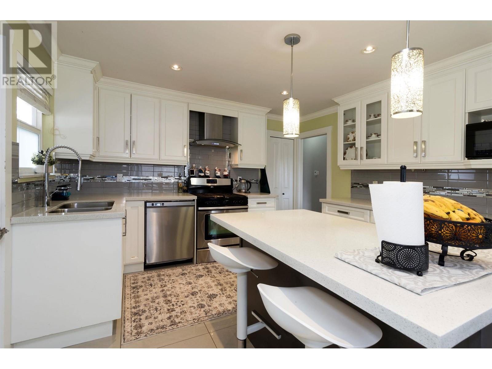 Property at 10711 SEAMOUNT ROAD image 3