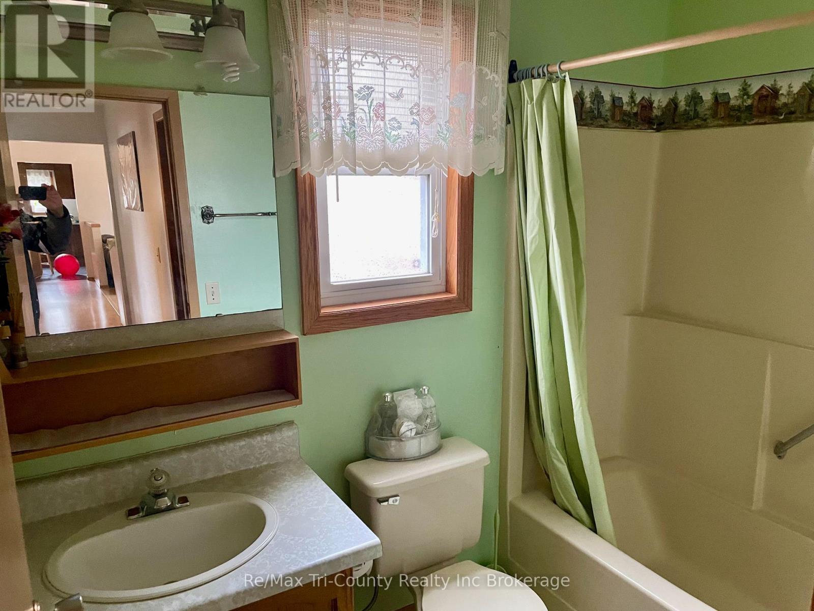 38 Adams Avenue, Tillsonburg, Ontario  N4G 5B3 - Photo 17 - X12053304