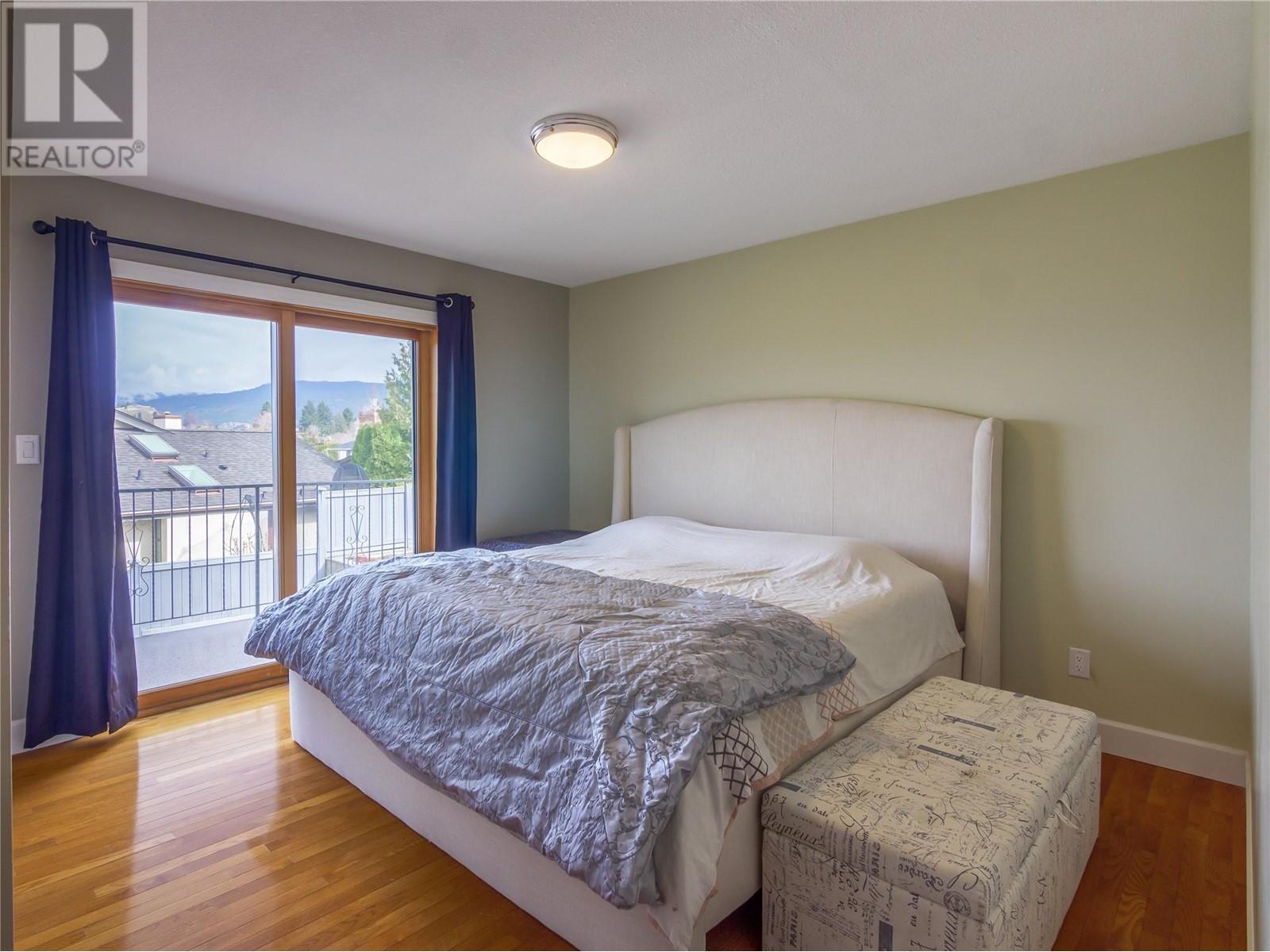 Property at 969 Westminster Avenue E image 3