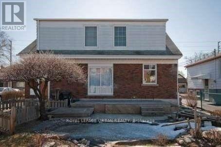 130 YARDLEY AVENUE, Toronto, Ontario